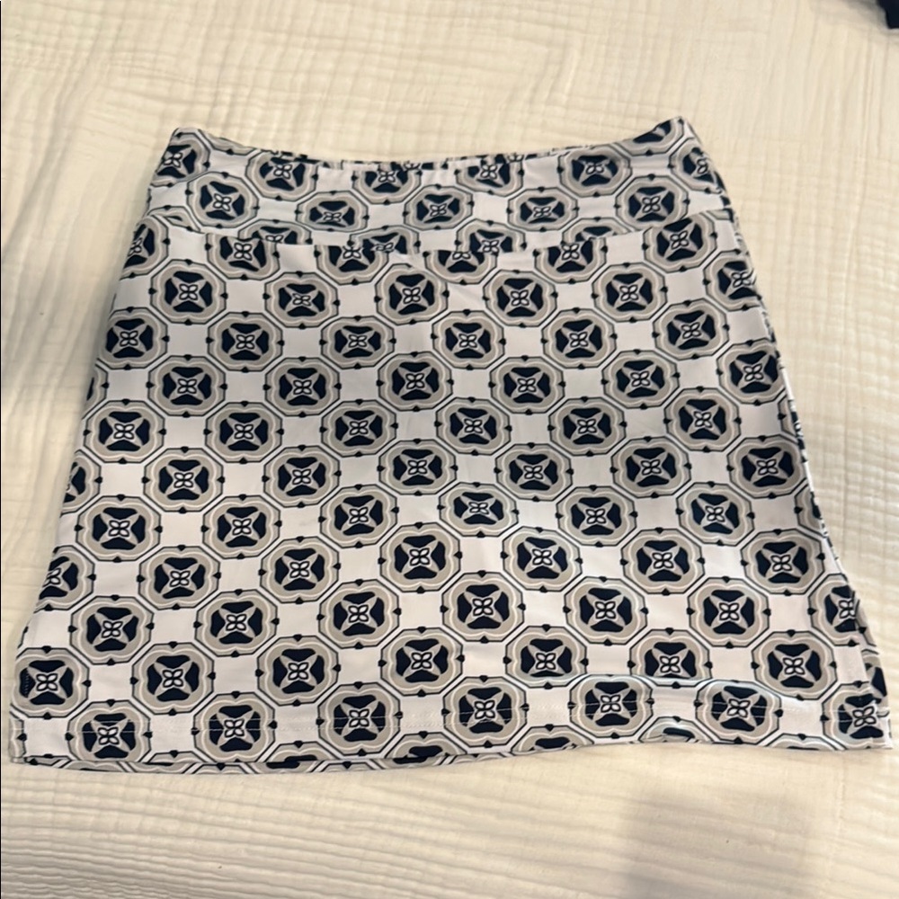 Golftini Woman’s Golf Skirt Patterned in Navy Gray and White S